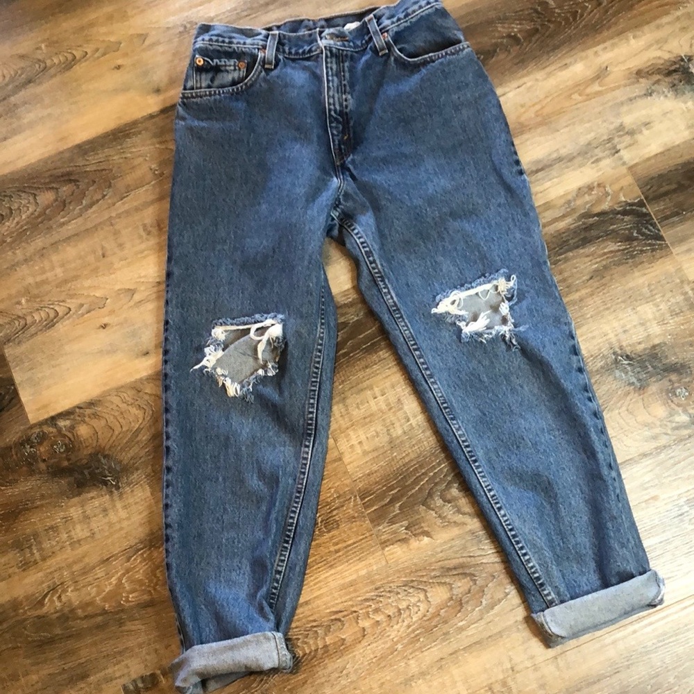 Vintage Levi’s High Waisted Ripped Knee Jeans